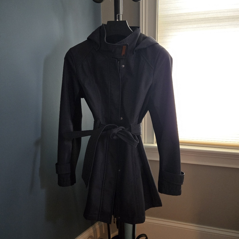 Water resistant trench coat